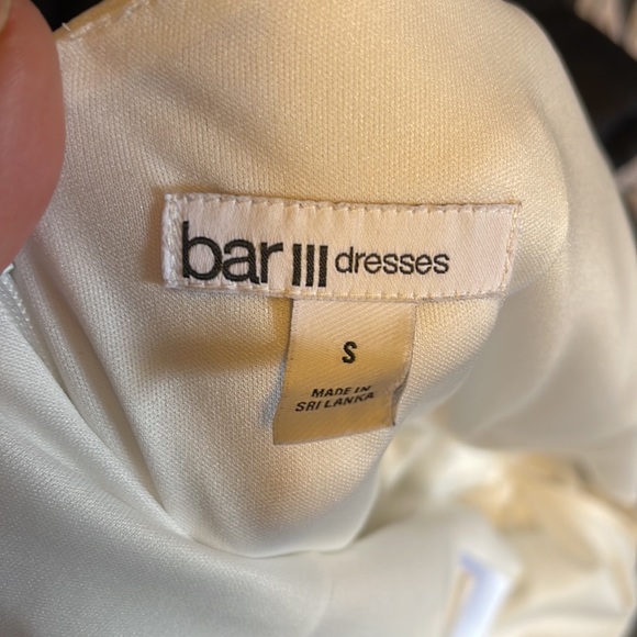 White dress - Picture 4 of 4